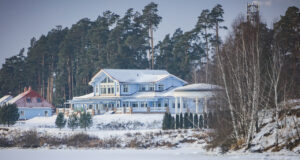 Судебные приставы наложили арест на имущество лыжного центра «Демино»