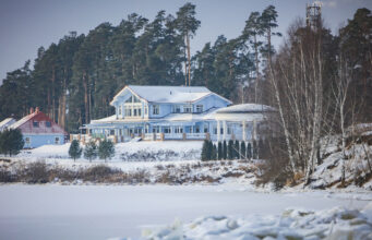 Судебные приставы наложили арест на имущество лыжного центра «Демино»
