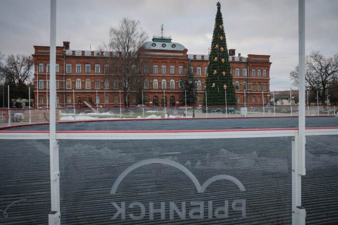 Каток на площади Дерунова откроют в день НаШествия Дедов Морозов