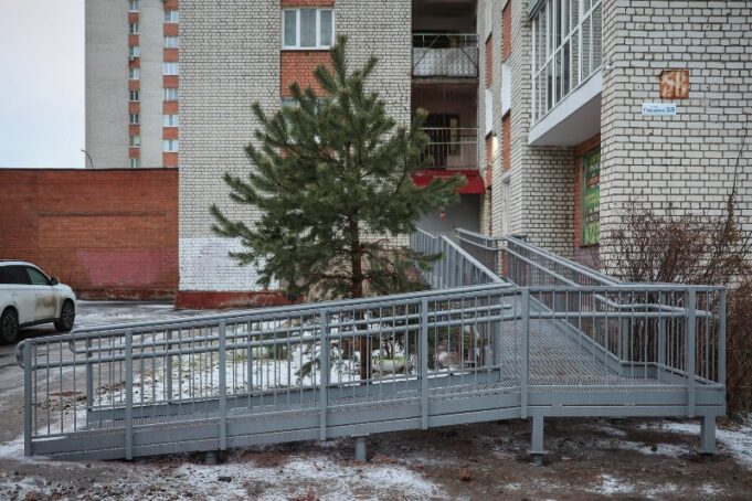 В Рыбинске четыре многоквартирных дома оборудовали пандусами