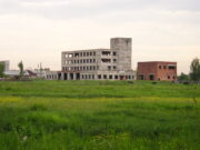 Прокуратура проверит сообщения о падении ребенка из заброшенного здания