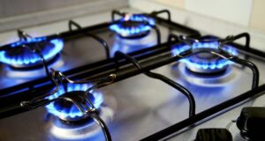 Ярославские и рыбинские газовики напоминают о необходимости регулярной проверки тяги в вентиляционных каналах и дымоходах в связи с перепадами температур