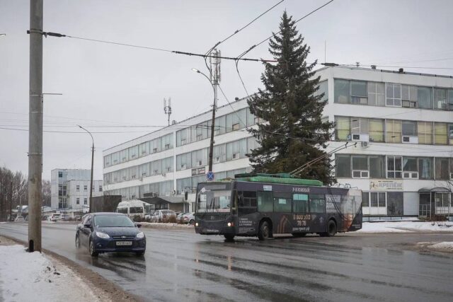 Светофор на перекрестке проспекта Генерала Батова с улицей Полиграфской установят летом