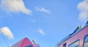 В Ярославской области фура столкнулась с поездом