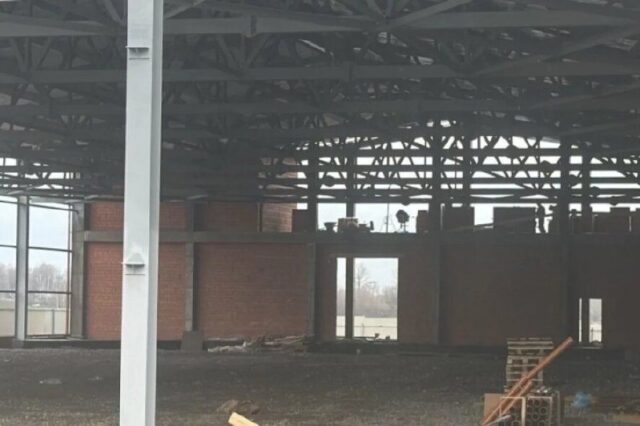 Строительство ледового корта в Рыбинске завершат к концу года