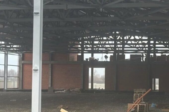 Строительство ледового корта в Рыбинске завершат к концу года