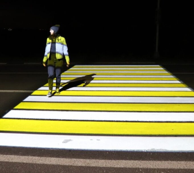 На дорогах региона появятся проекционные пешеходные переходы