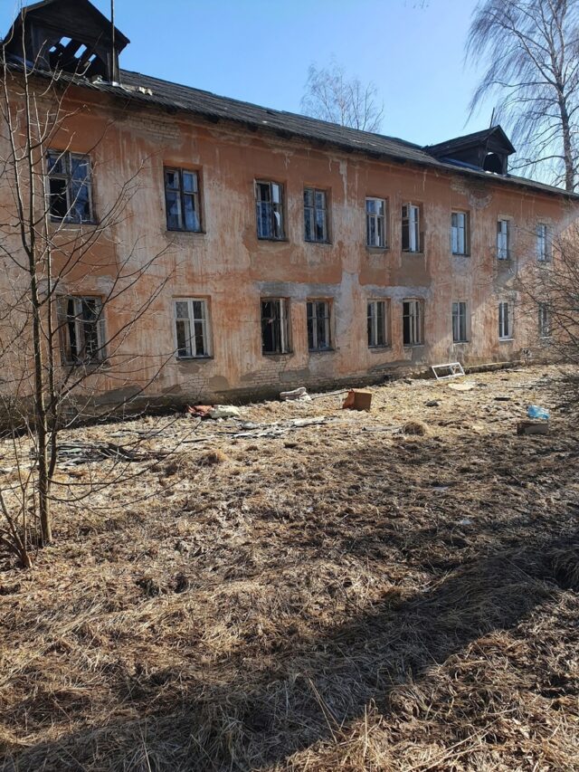 В Тихменево люди вынуждены жить в аварийных домах