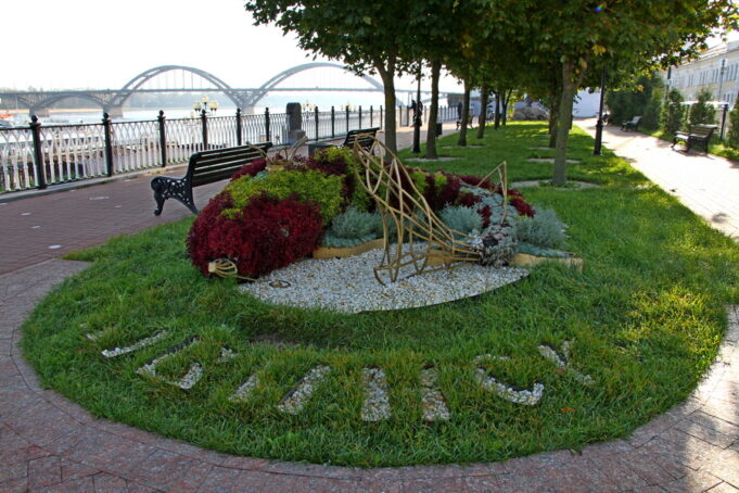 Цветочные композиции «Рыба на волне» и «Царь-Рыба» украсят тысячами растений