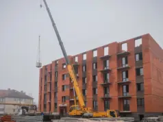 Строительство дома на улице Корнева будет завершено к середине мая