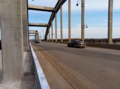 На съезде с моста временно изменится схема движения транспорта