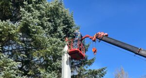 В Кировском микрорайоне приводят в порядок мемориальный знак в память работникам нефтебазы