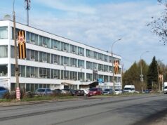 На улицах Рыбинска монтируют новую праздничную атрибутику к 9 Мая