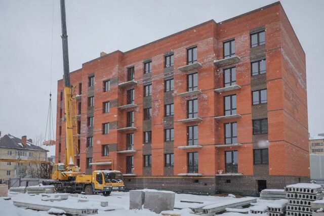 Строительство дома на Корнева близится к завершению