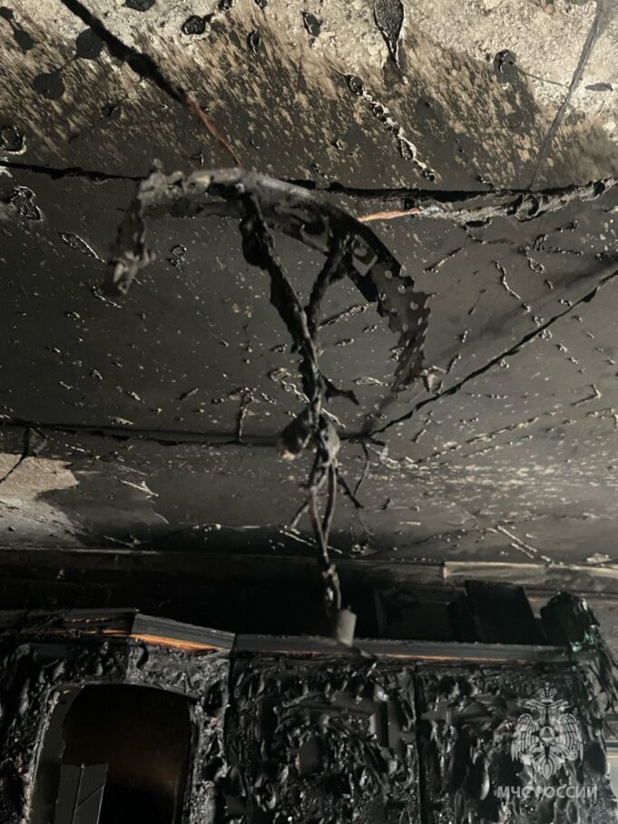 В Рыбинске аварийный светильник в натяжном потолке спровоцировал пожар в квартире