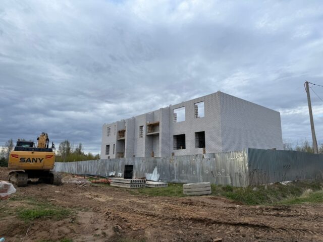 В Рыбинском районе продолжается строительство домов для расселения из аварийного жилья