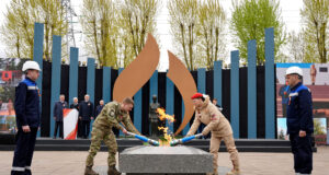 80 Вечных огней одновременно зажглись сегодня в рамках Всероссийской акции «Храним огонь Победы»