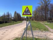 В Рыбинском районе устанавливают новые дорожные знаки