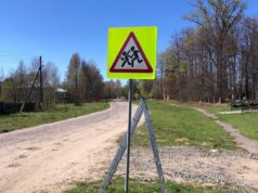 В Рыбинском районе устанавливают новые дорожные знаки