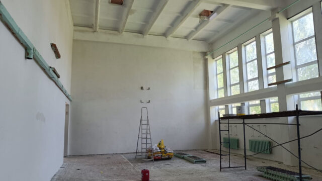 В Ермаковской школе продолжается капитальный ремонт