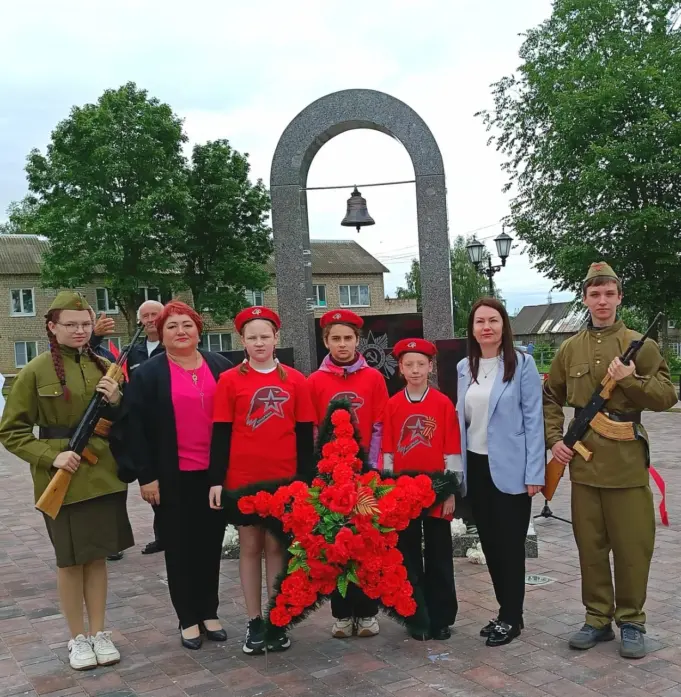 В поселке Октябрьский открыли мемориал участникам Великой Отечественной войны