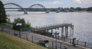 Подрядчик на Волжской набережной готовит площадку для строительства дебаркадера