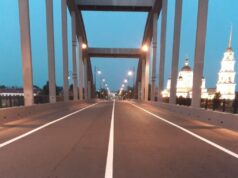 На Волжском мосту в Рыбинске выполняют разметку