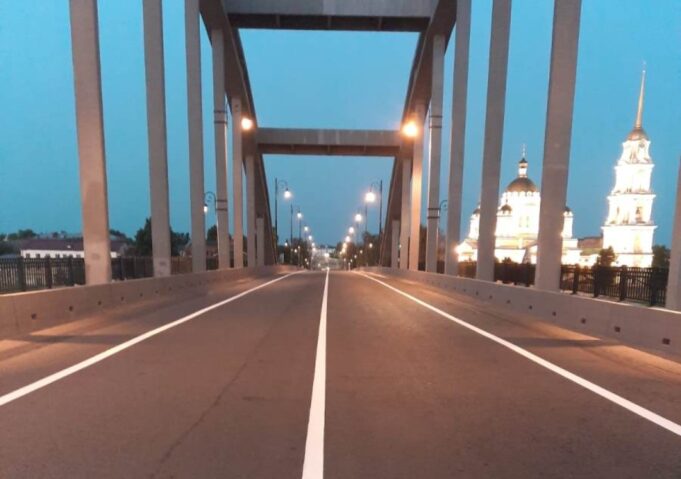 На Волжском мосту в Рыбинске выполняют разметку