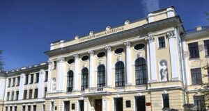 Стало известно, какая организация проведет ремонт фасада гимназии имени А.Л. Кекина в Ростове Великом