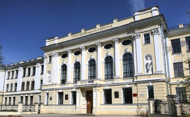 Стало известно, какая организация проведет ремонт фасада гимназии имени А.Л. Кекина в Ростове Великом