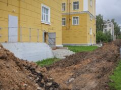 В Рыбинске приводят в порядок территории учреждений образования