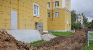 В Рыбинске приводят в порядок территории учреждений образования