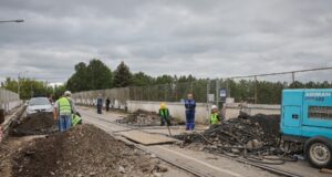 Мост через шлюзы ремонтируют в две смены