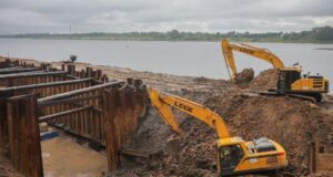 На набережной в Волжском роют 12-метровый котлован