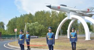 В Рыбинске торжественно открыли памятник самолету Миг-21
