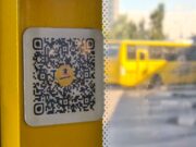 В общественном транспорте Ярославля обновляют таблички с QR-кодами для оплаты проезда