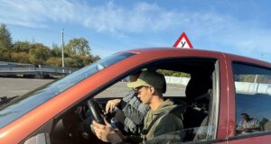 В Ярославской области реализуется программа обучения вождению участников СВО с ограниченными возможностями здоровья