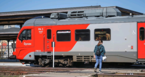 В обход: на железнодорожном вокзале в Рыбинске закроют переход через рельсы