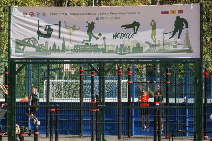 На Слипе появилась умная спортивная площадка