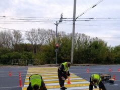 На проспекте генерала Батова обустроили пешеходный переход у нового светофора