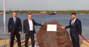 В Ярославле установили памятный камень в честь строительства третьего моста через Волгу