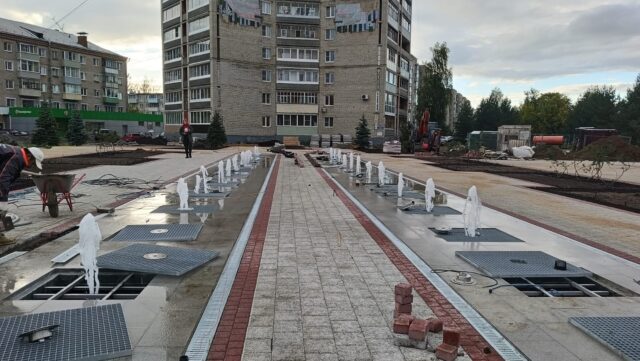 На площади имени маршала Жукова в Рыбинске выполнили пробный пуск фонтанов
