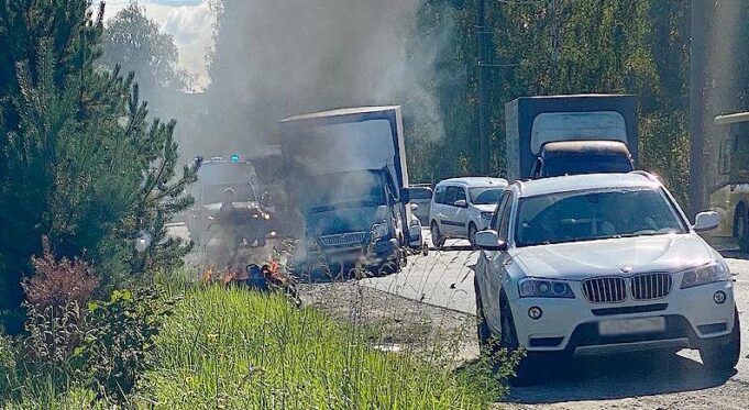 На Переборском тракте в Рыбинске произошло ДТП с участием пяти транспортных средств