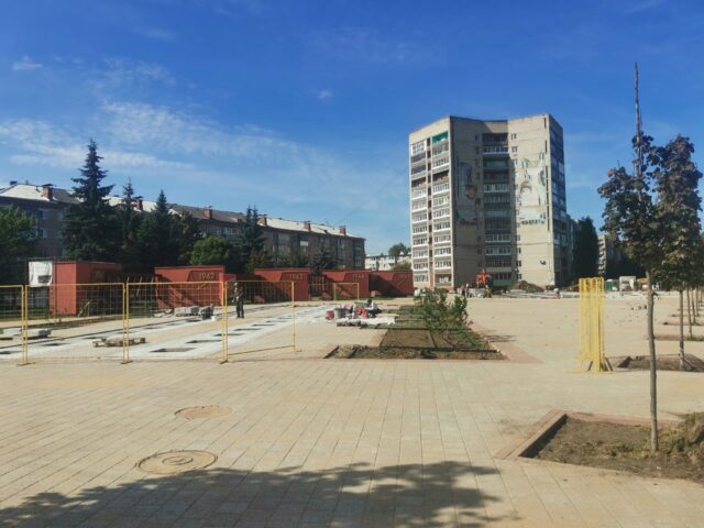 Тротуар по проспекту Серова приведут в порядок