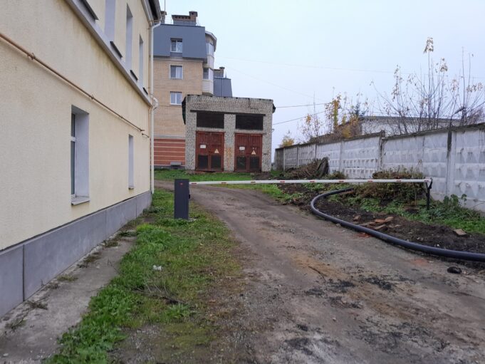 Жители Рыбинска смогут получить 90 тысяч рублей за установку шлагбаума во дворе