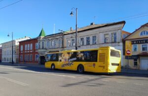 В связи с перекрытием улицы Крестовой с 31 октября по 2 ноября в Рыбинске изменится схема движения транспорта