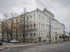 В Рыбинске обновляют фасад у одного из самых больших зданий из списка ремонта на этот год