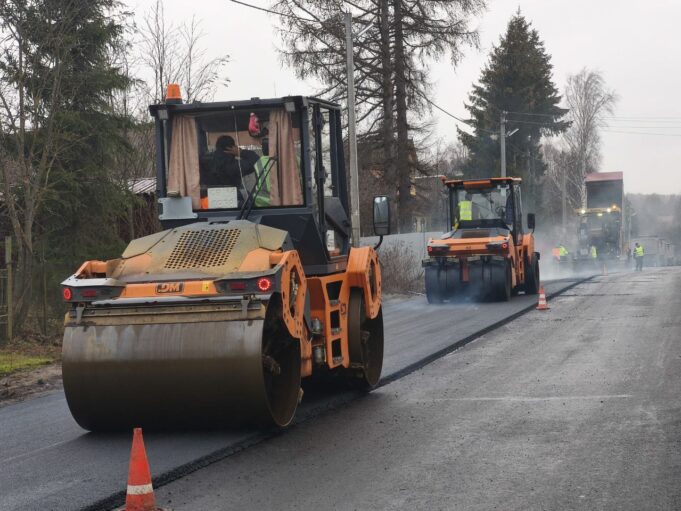 Завершается ремонт дороги в деревне Кабатово Рыбинского округа