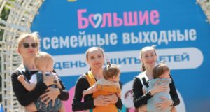 В Ярославской вводится выплата в размере 300 тысяч рублей при рождении третьего и последующих детей