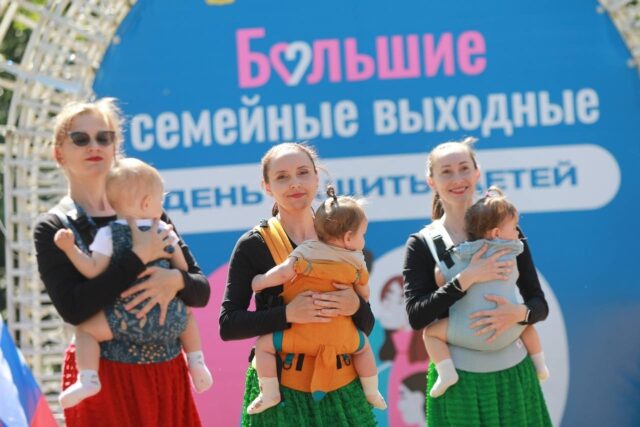 В Ярославской вводится выплата в размере 300 тысяч рублей при рождении третьего и последующих детей